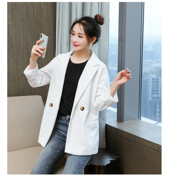 Elegantne nööpide ja taskutega naiste jope