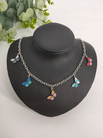 Sieviešu kaklarota ar piekariņiem tauriņa formā