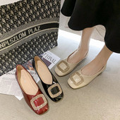 Öko bőrből készült, fém csattal ellátott női alkalmi cipő