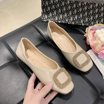 Öko bőrből készült, fém csattal ellátott női alkalmi cipő