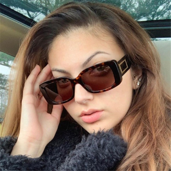 Modernas kvadrātveida saulesbrilles