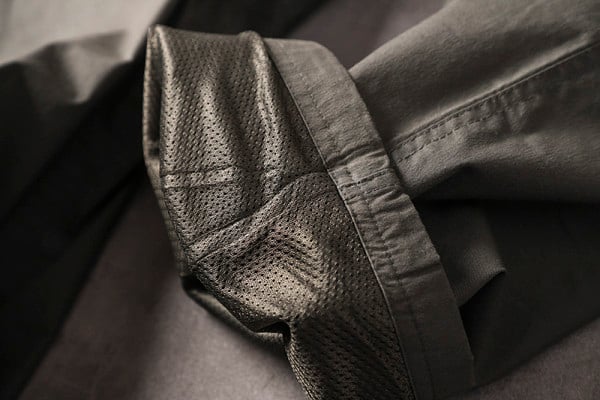 Vīriešu modernas bikses ar kabatām un jostu