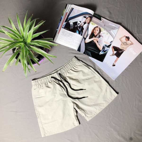 Costum de baie scurt pentru bărbați cu cravate și buzunare