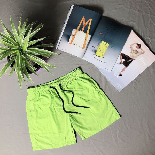 Costum de baie scurt pentru bărbați cu cravate și buzunare