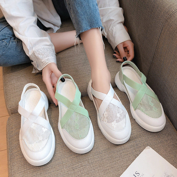 Jauni sieviešu ikdienas apavi baltā un zaļā krāsā