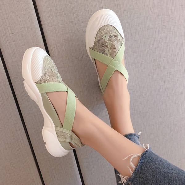 Jauni sieviešu ikdienas apavi baltā un zaļā krāsā