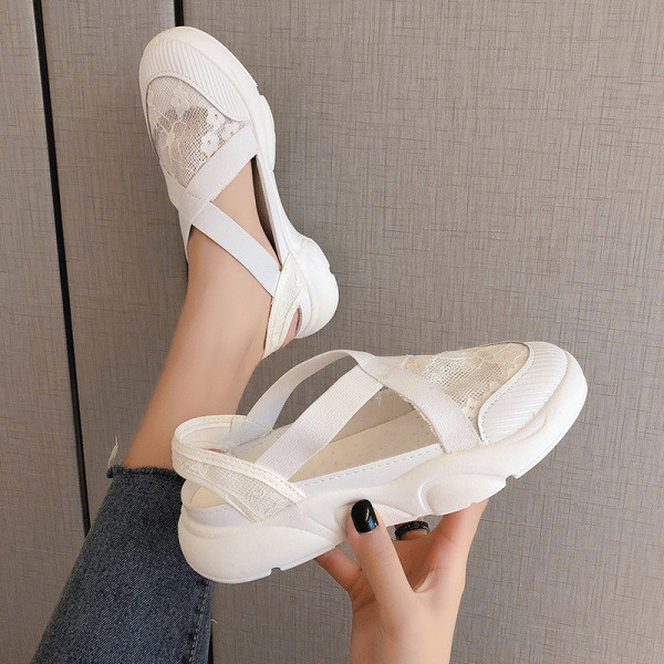 Jauni sieviešu ikdienas apavi baltā un zaļā krāsā