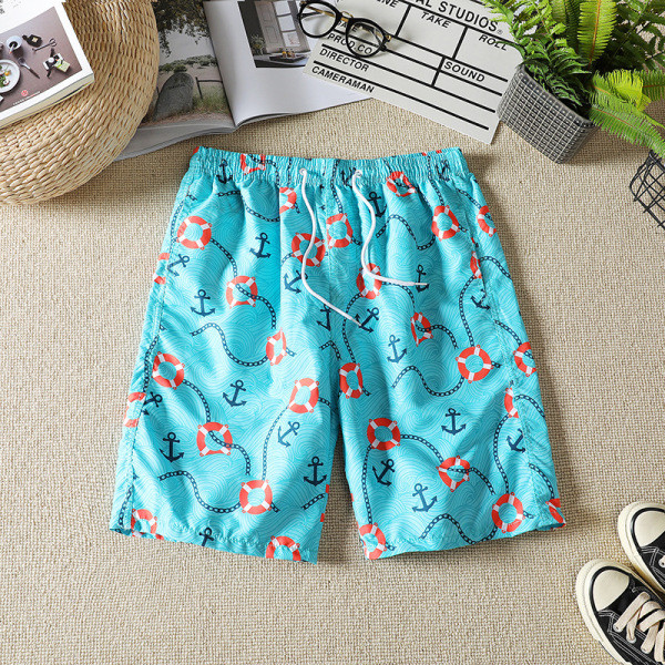 Lipsudega ja erinevat värvi meeste ujumispüksid