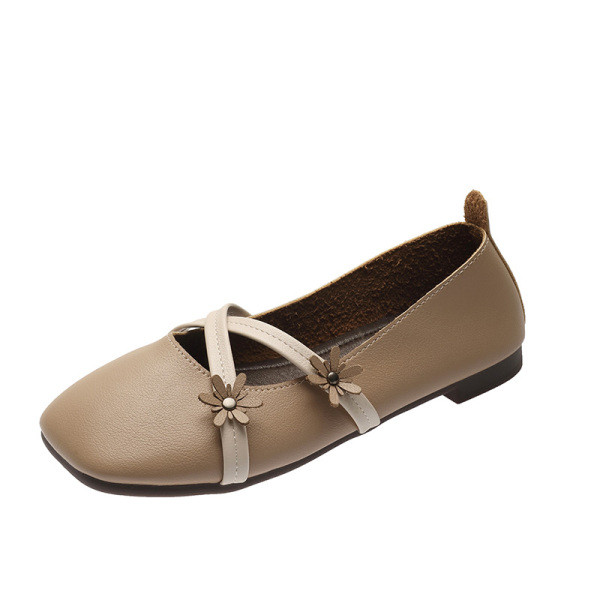 Sieviešu ikdienas apavi ar ziediem un plakanu zoli