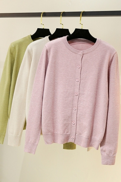 Ikdienas sieviešu veste - ar apaļu kakla izgriezumu un garām piedurknēm