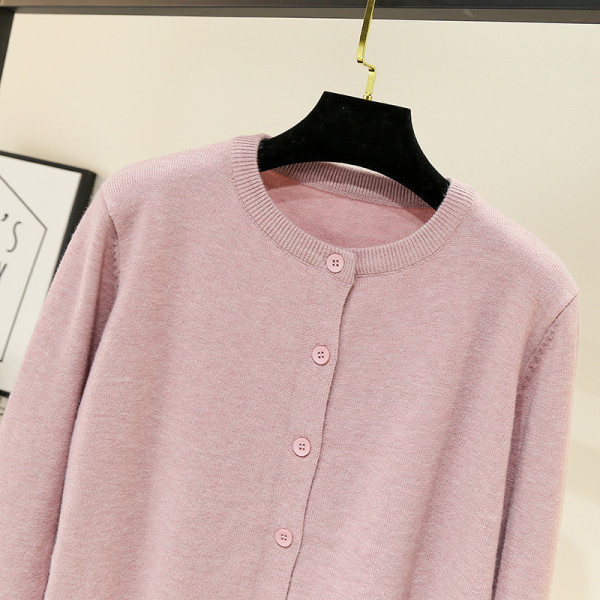 Ikdienas sieviešu veste - ar apaļu kakla izgriezumu un garām piedurknēm