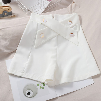 Női rövidnadrág magas derékkal és gombokkal