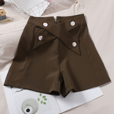Női rövidnadrág magas derékkal és gombokkal