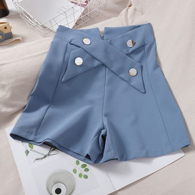 Női rövidnadrág magas derékkal és gombokkal