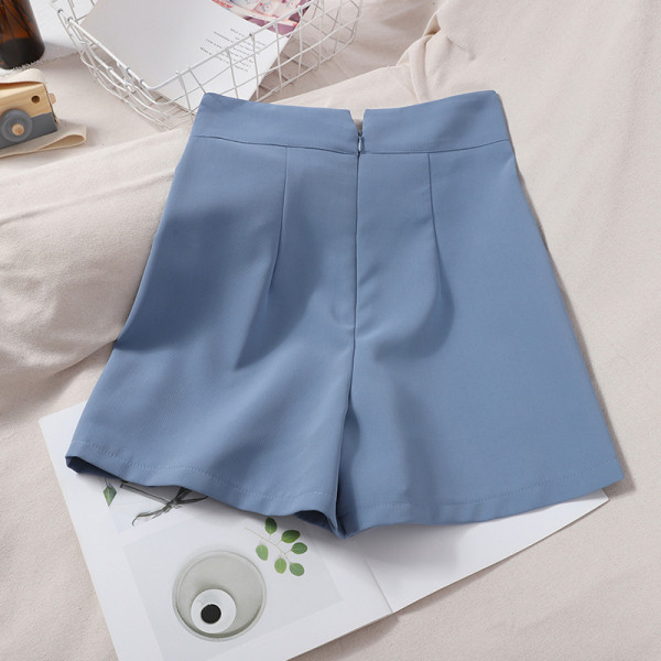 Női rövidnadrág magas derékkal és gombokkal