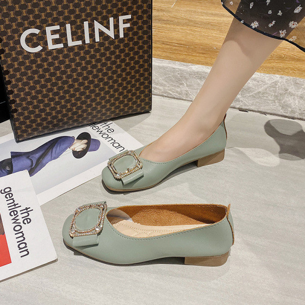 Kivide ja pandlaga naiste vabaajajalatsid