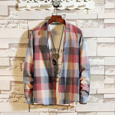 Moodne klassikalise krae ja nööpidega meeste särk