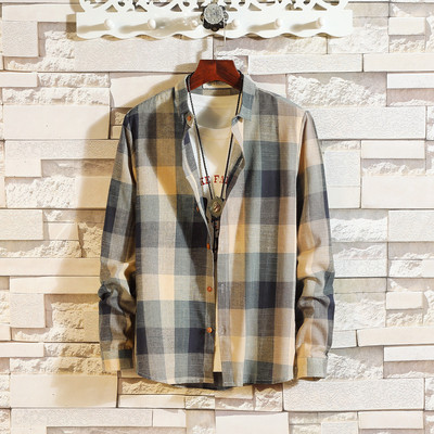 Moodne klassikalise krae ja nööpidega meeste särk