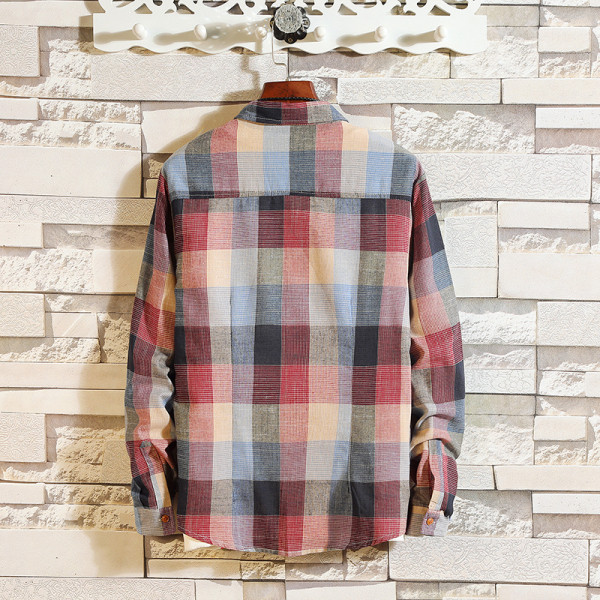 Moodne klassikalise krae ja nööpidega meeste särk