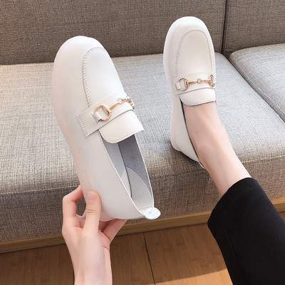 Ikdienas sieviešu apavi ar plakanu zoli ar sprādzi divos modeļos