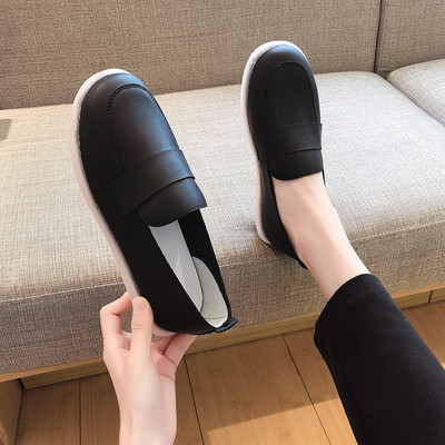 Ikdienas sieviešu apavi ar plakanu zoli ar sprādzi divos modeļos