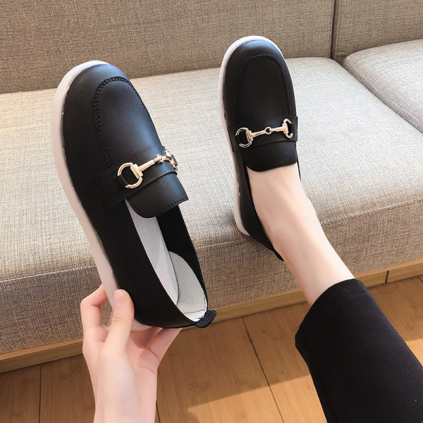 Ikdienas sieviešu apavi ar plakanu zoli ar sprādzi divos modeļos