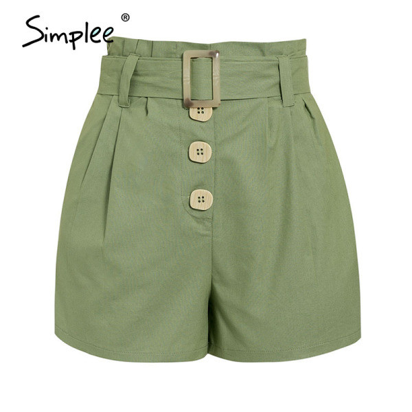 Moodsad nööpide ja vööga lühikesed püksid