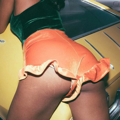 Samta šorti ar lokām un augstu vidukli