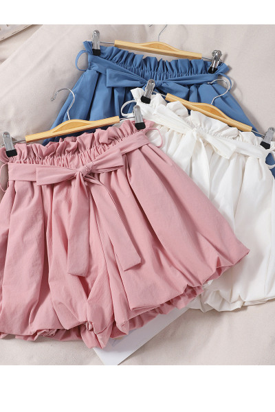 Sieviešu šorti ar augstu vidukli un saitēm