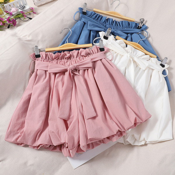 Sieviešu šorti ar augstu vidukli un saitēm