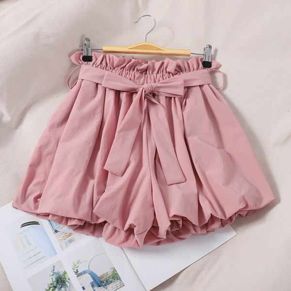 Sieviešu šorti ar augstu vidukli un saitēm