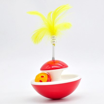 Lõbus kassimänguasi sulgede ja palliga