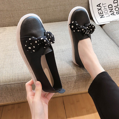 Casual γυναικεία παπούτσια με κορδέλα και επίπεδη σόλα