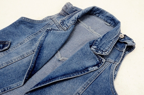 Vesta scurta de dama de zi cu zi cu buzunare si motive rupte