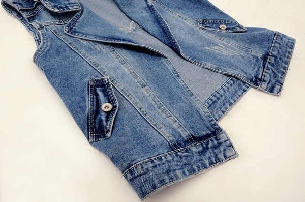 Vesta scurta de dama de zi cu zi cu buzunare si motive rupte