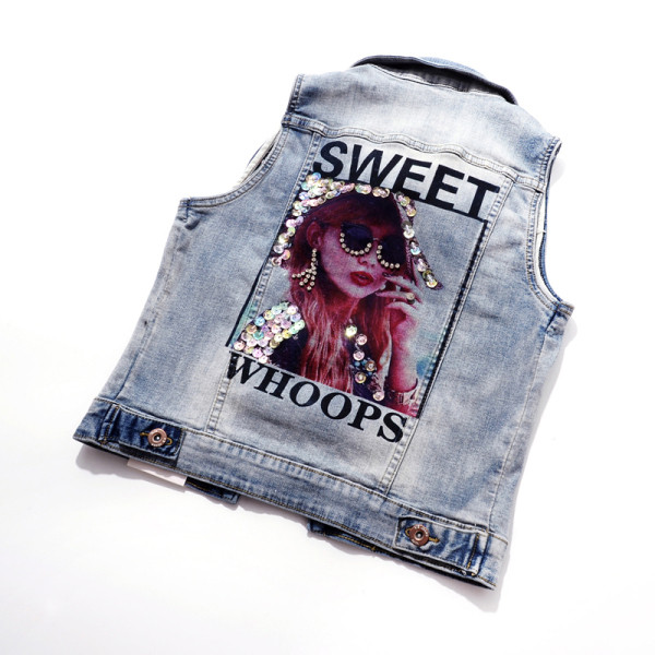 Γυναικείο γιλέκο τζιν  μοντέρνο με επιγραφή και απλικέ
