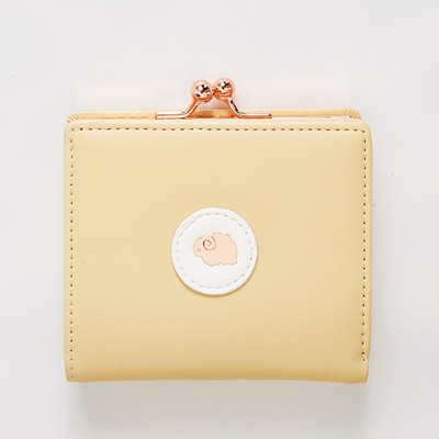 Γυναικείο πορτοφόλι με μεταλλική στερέωση σε τετράγωνο σχήμα