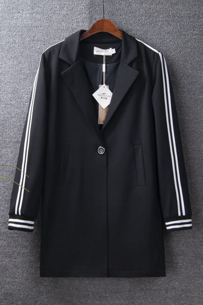 Jauna modeļa jakas taisns modelis ar apmalēm