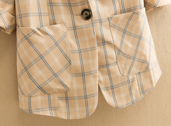 Rūtainas jakas modelis ar kabatām