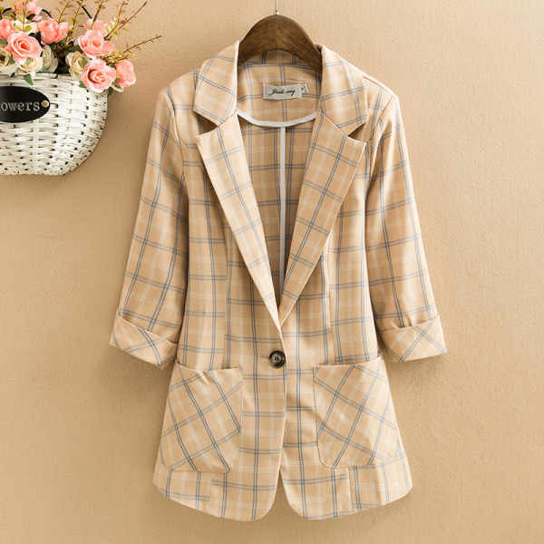 Rūtainas jakas modelis ar kabatām