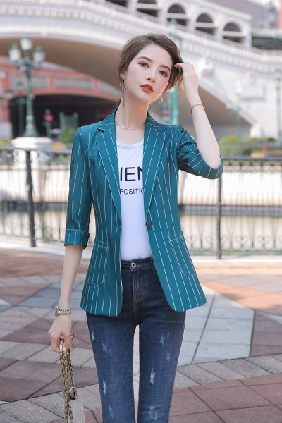 Jachetă de damă modernă în dungi cu mâneci 3/4