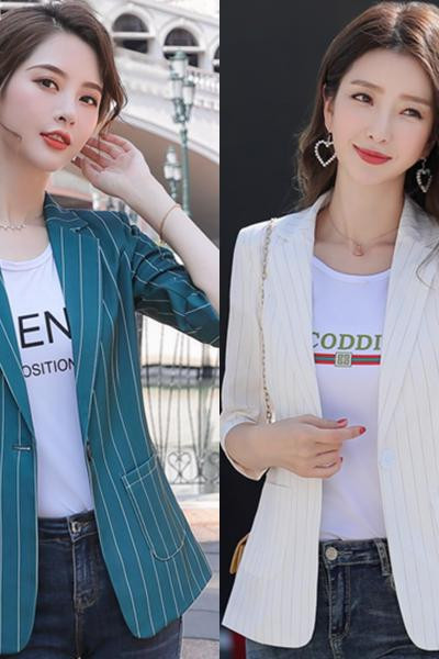 Jachetă de damă modernă în dungi cu mâneci 3/4