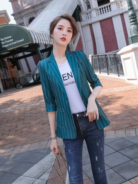 Jachetă de damă modernă în dungi cu mâneci 3/4