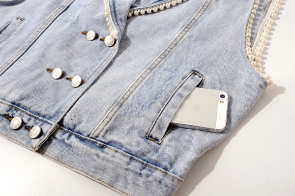 Modern női farmermellény gyöngyökkel és zsebekkel