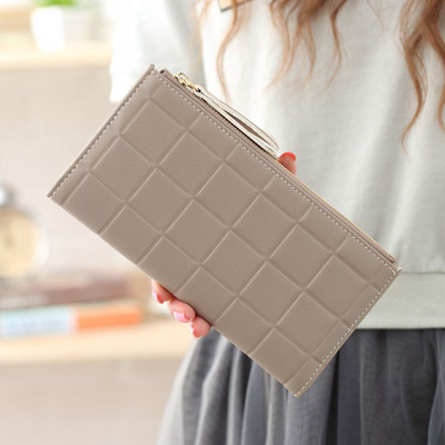 Γυναικείο πορτοφόλι απλό μοντέλο με φούντα