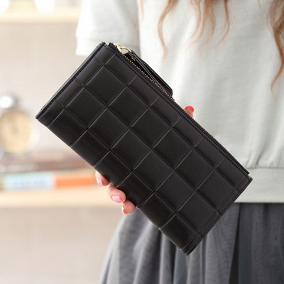 Γυναικείο πορτοφόλι απλό μοντέλο με φούντα