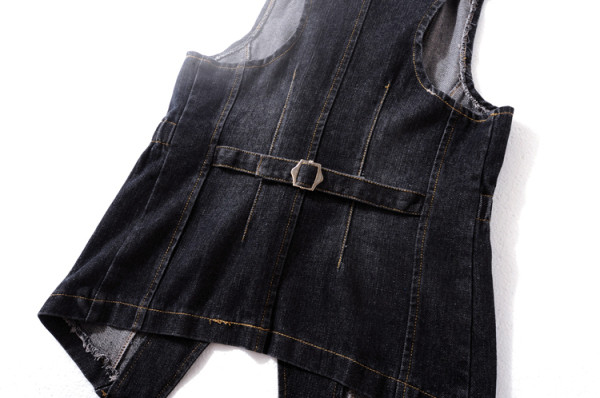 Moodne naiste teksavest klassikalise krae ja nööbiga