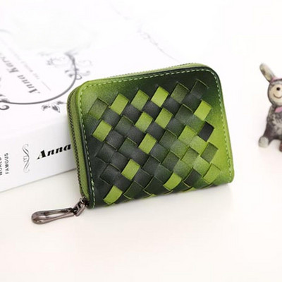 Γυναικείο πορτοφόλι σε τετράγωνο σχήμα με φερμουάρ