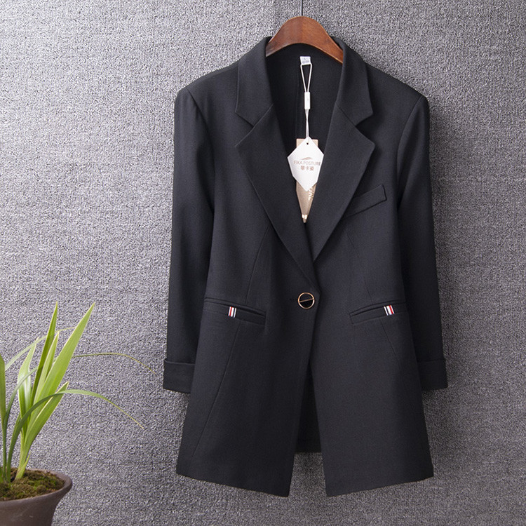 Sieviešu jaka ar pogas vienkāršu modeli