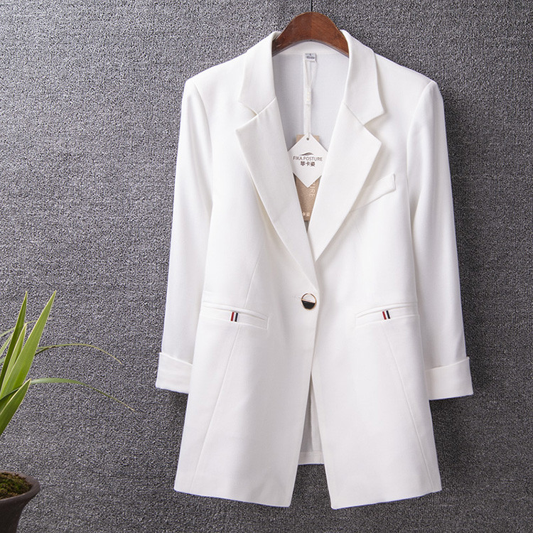 Sieviešu jaka ar pogas vienkāršu modeli